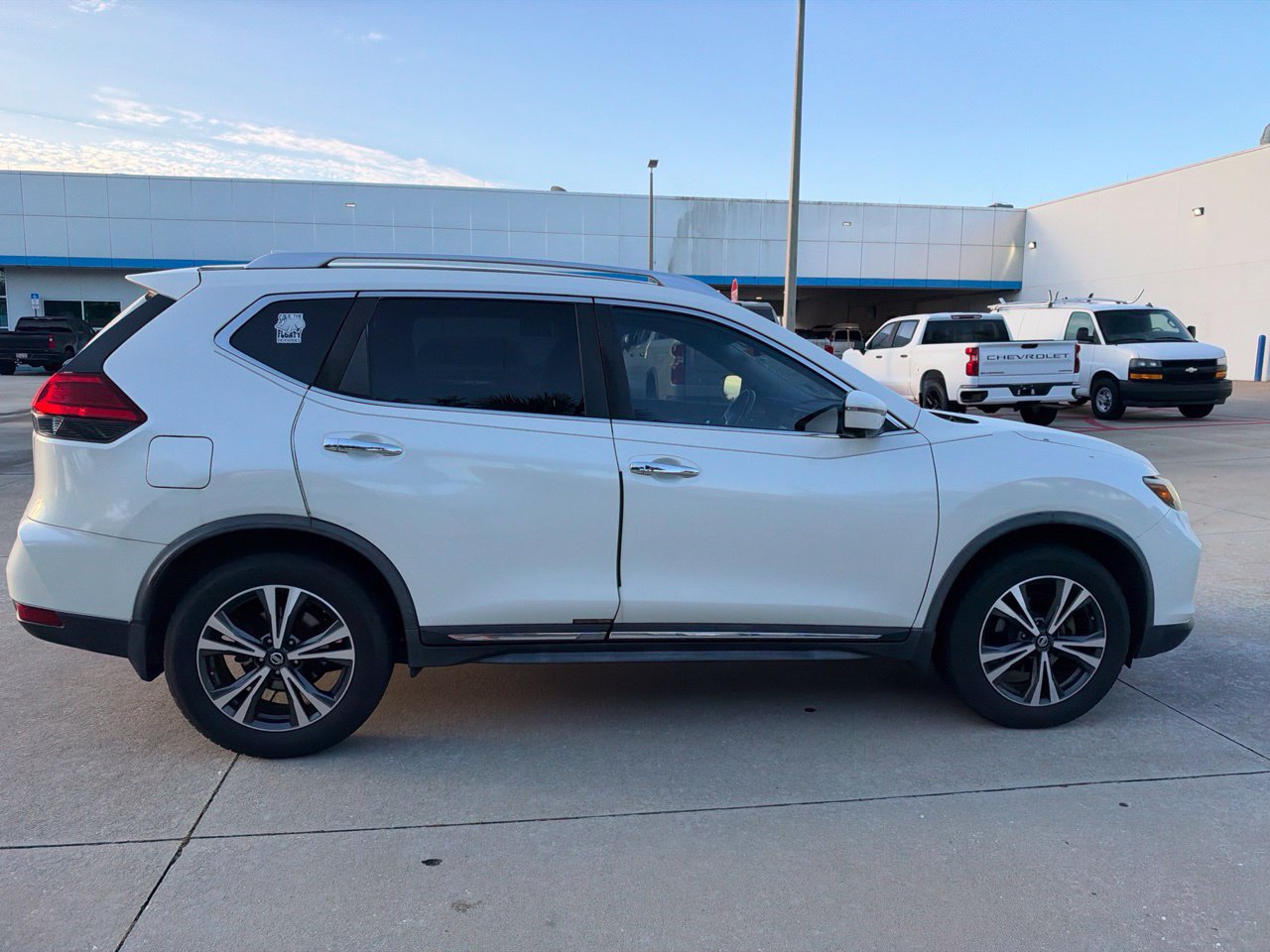 Used 2017 Nissan Rogue SL w/ SL Premium Package FWD image 6