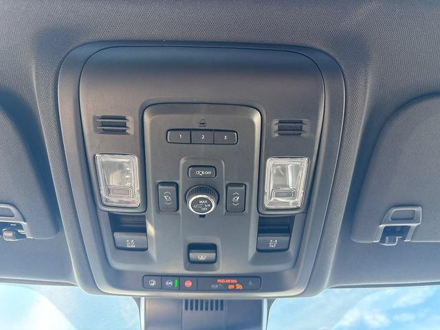 Used 2024 GMC Yukon XL SLT w/ SLT Luxury Package AWD/4WD image 14