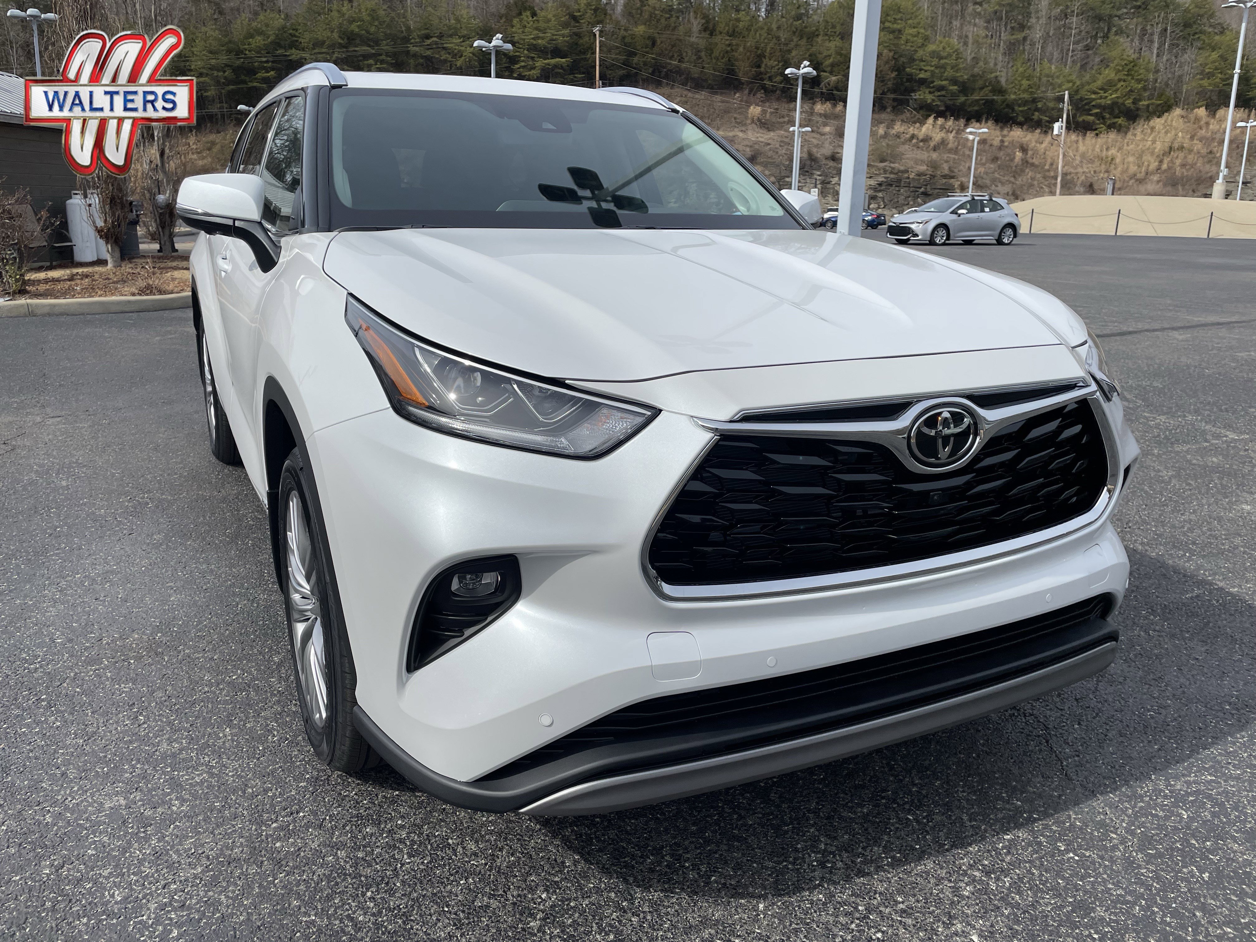 New 2026 Toyota Highlander Platinum image 1