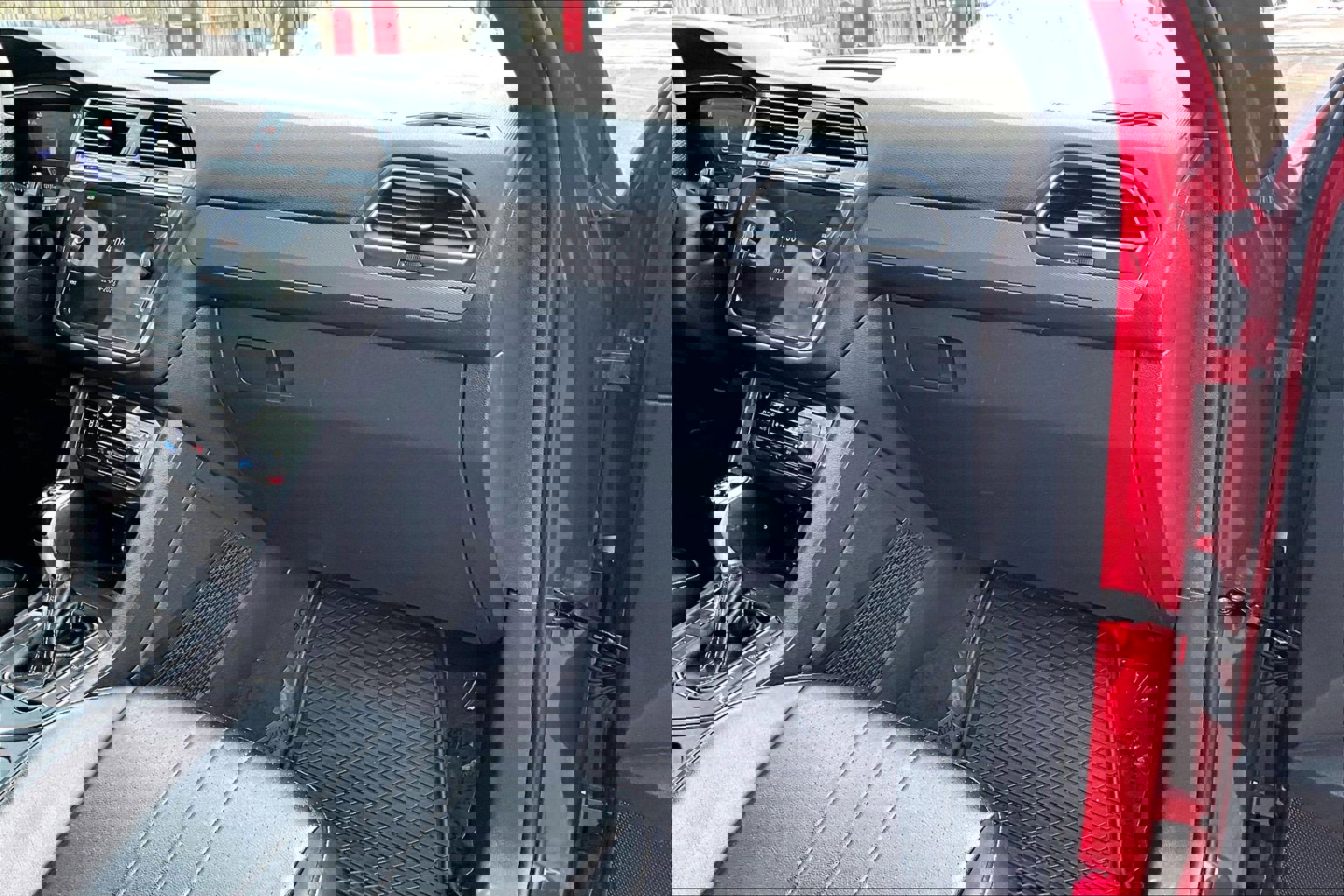 Used 2024 Volkswagen Tiguan SE R-Line image 15