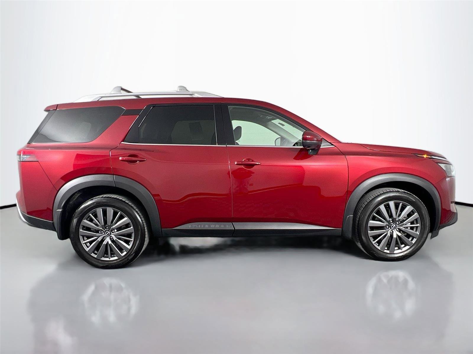 Used 2025 Nissan Pathfinder SL w/ SL Premium Package image 7