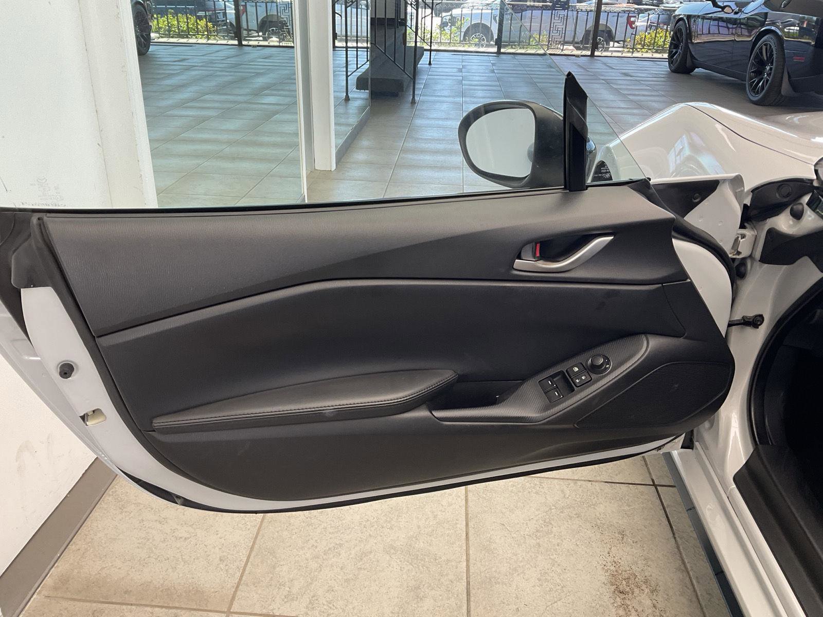 Used 2016 MAZDA MX-5 Miata Sport RWD image 9