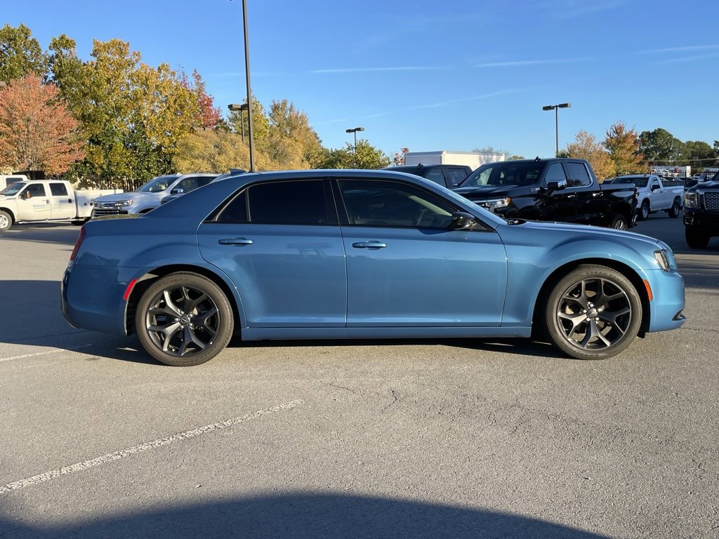 Used 2022 Chrysler 300 Touring w/ Sport Appearance Package image 8