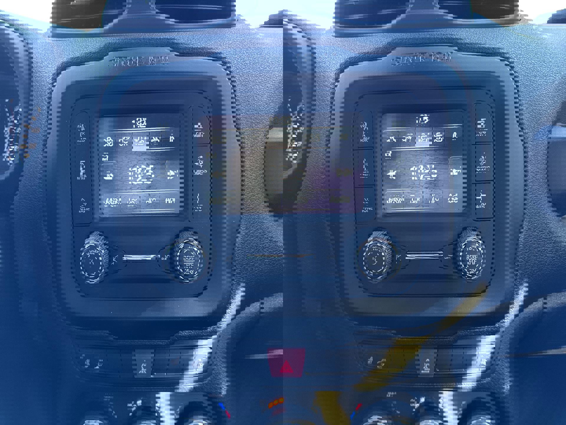 Used 2017 Jeep Renegade Latitude w/ Popular Equipment Group image 16