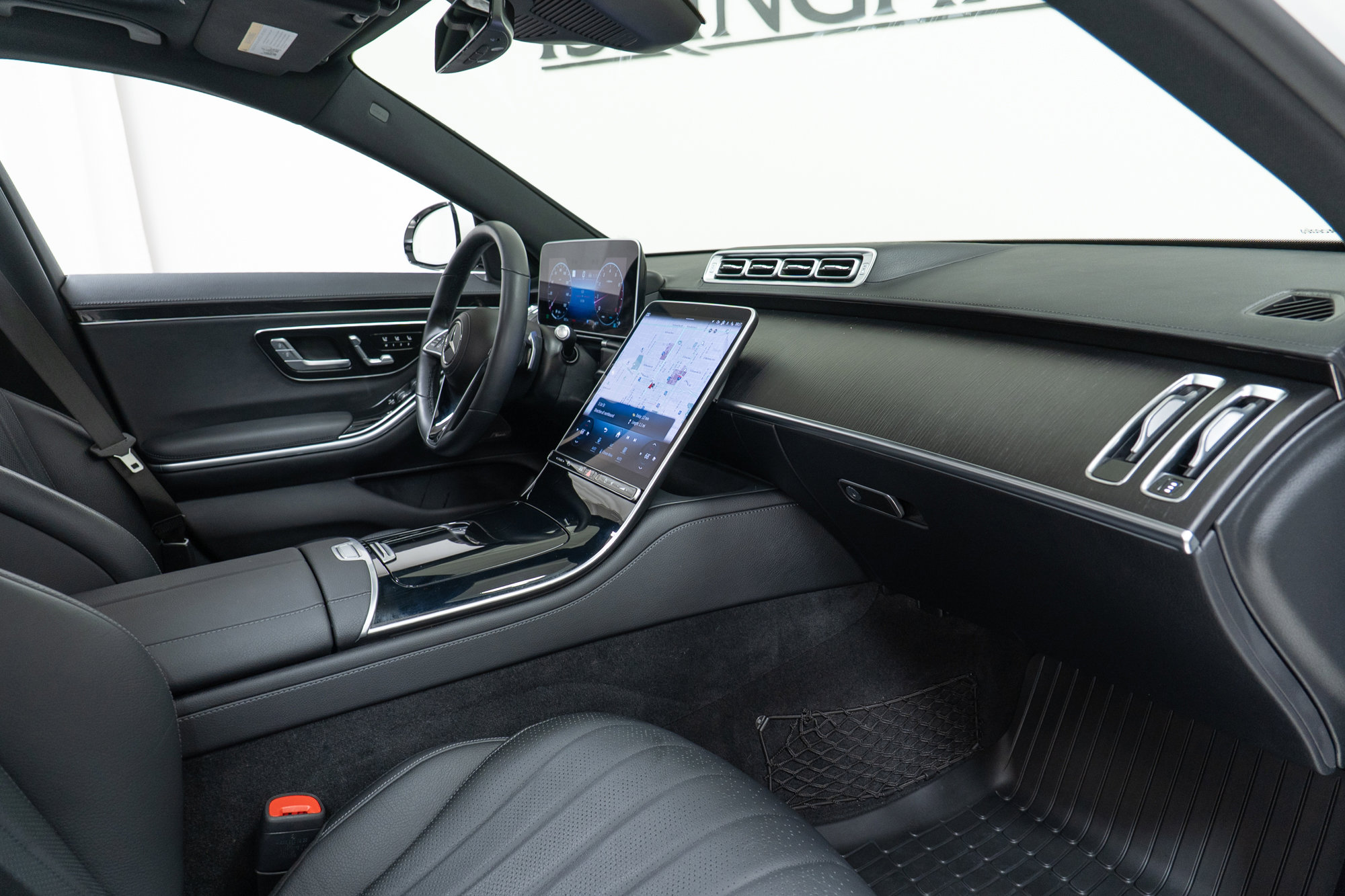 Certified 2022 Mercedes-Benz S 500 4MATIC w/ AMG Line Package image 21