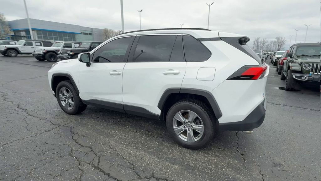 Used 2022 Toyota RAV4 XLE AWD/4WD image 6