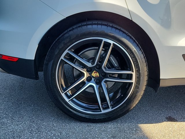 Certified 2020 Porsche Macan AWD/4WD image 12