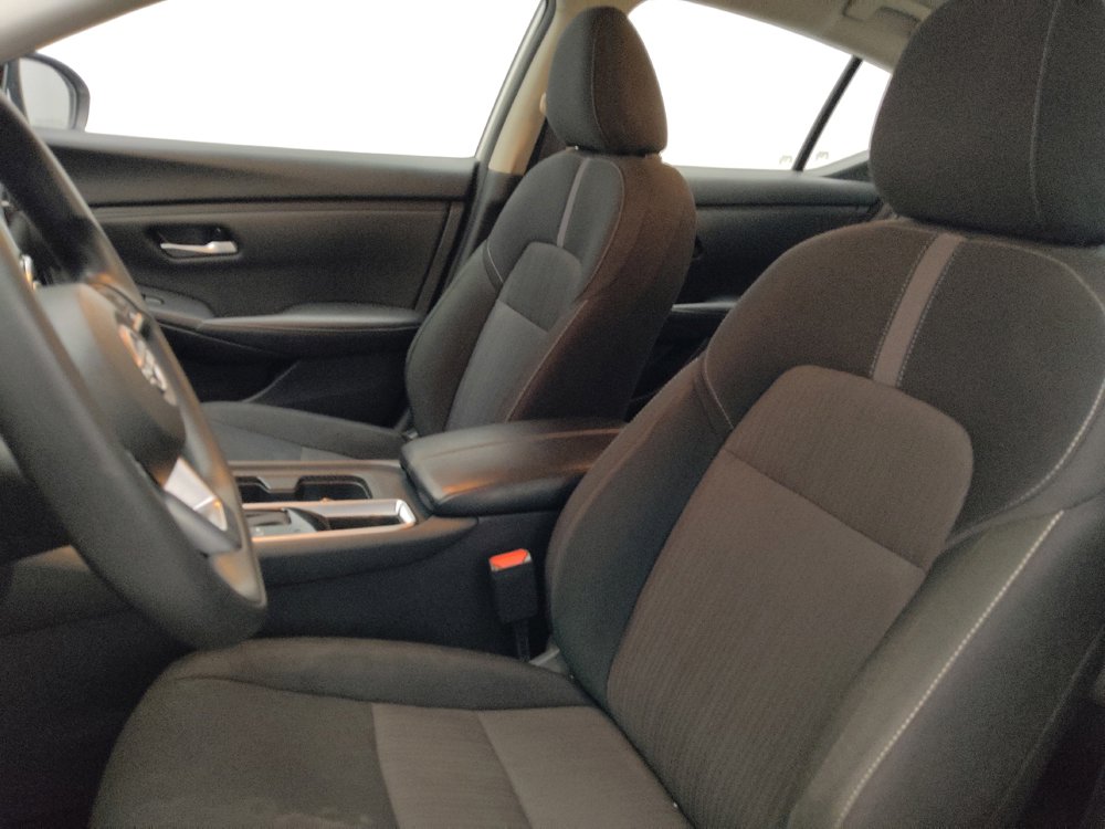 Used 2025 Nissan Sentra SV FWD image 17