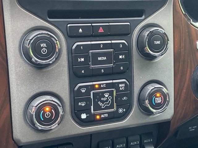 Used 2015 Ford F250 Lariat w/ Lariat Interior Package AWD/4WD image 24