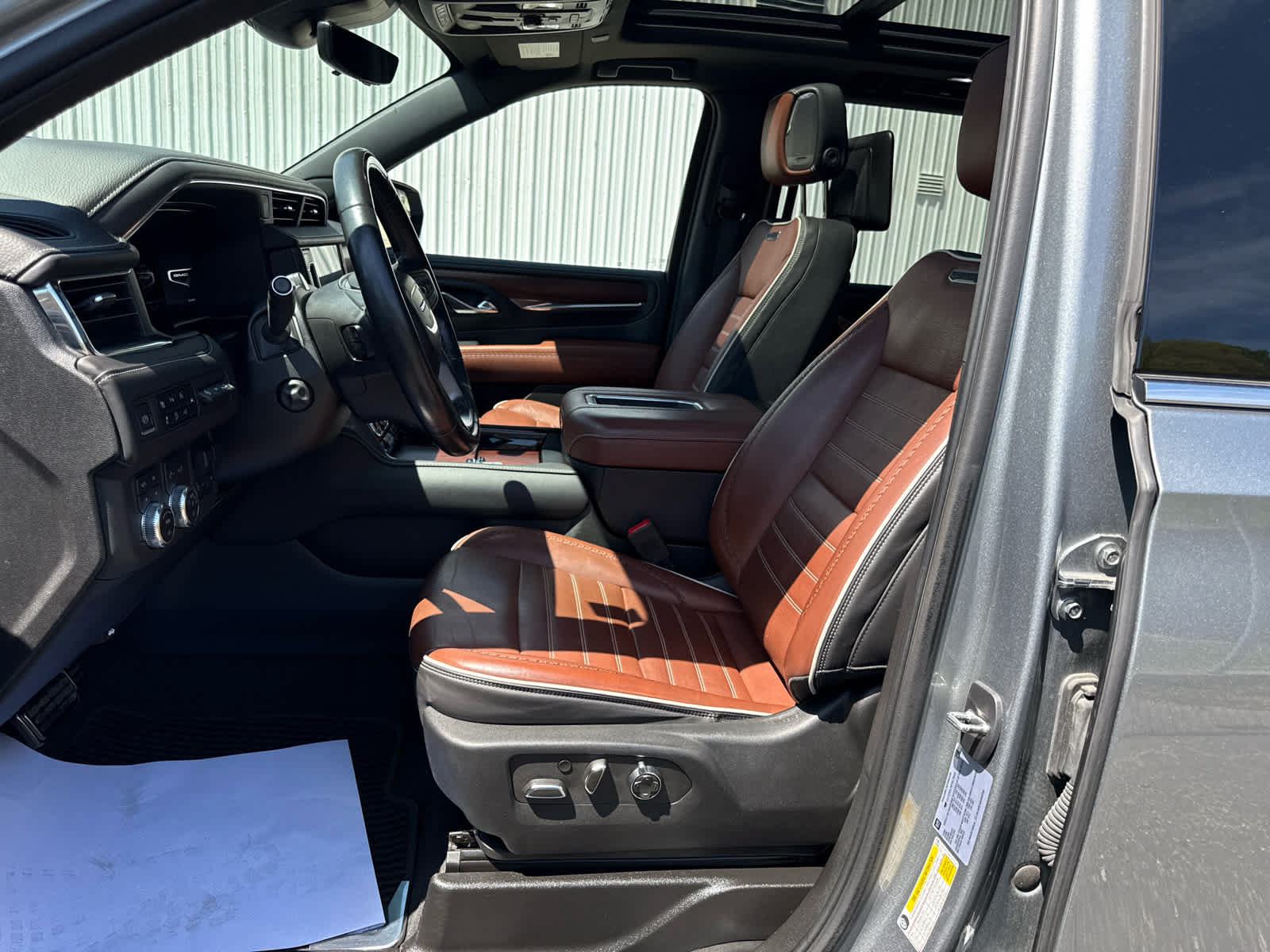 Used 2023 GMC Yukon XL Denali Ultimate AWD/4WD image 14