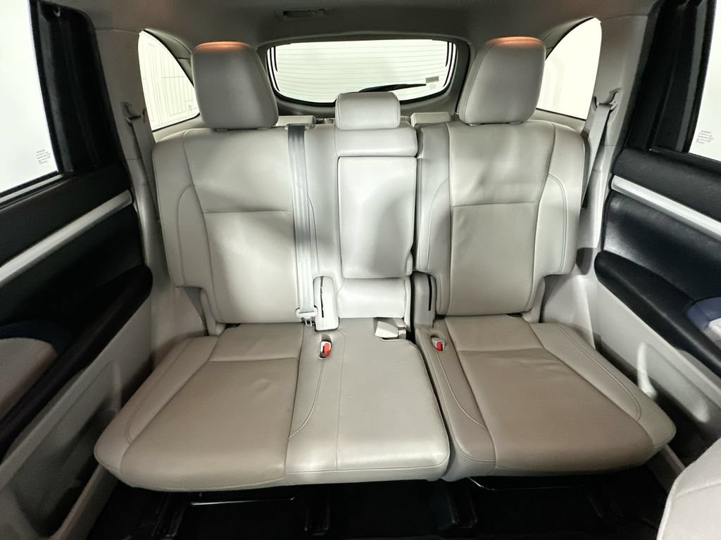 Used 2019 Toyota Highlander XLE AWD/4WD image 13