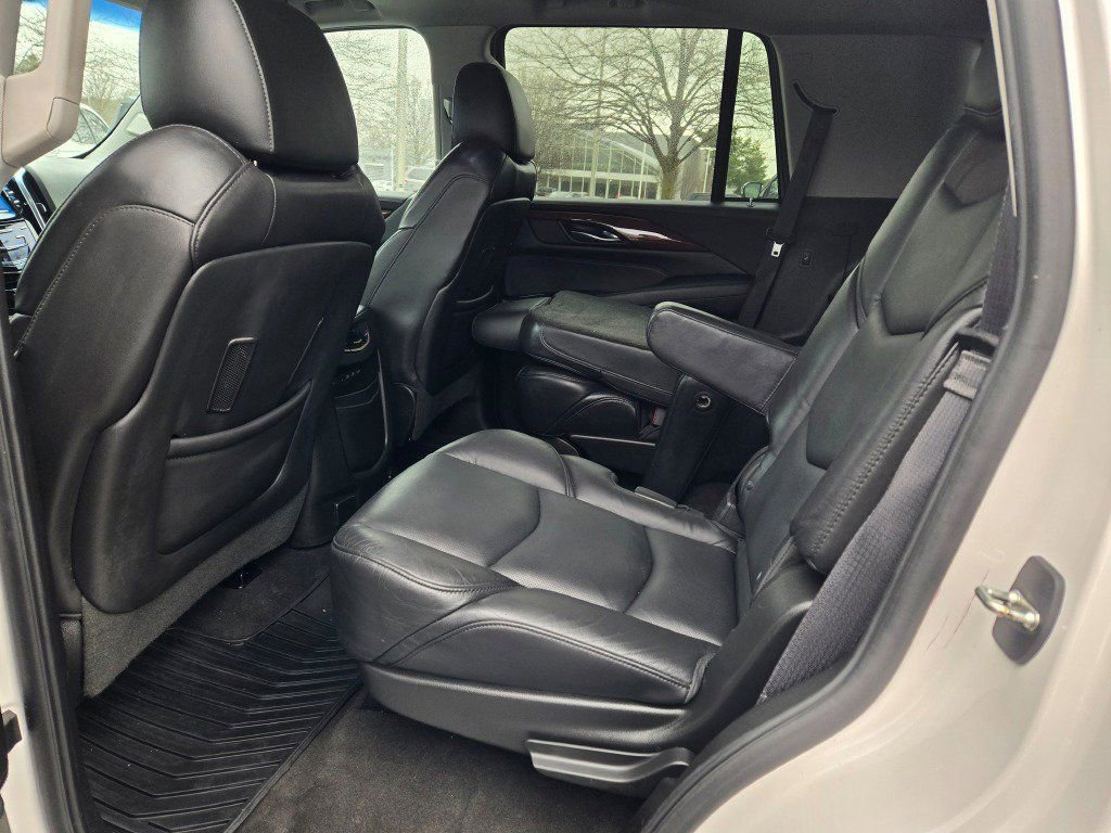 Used 2019 Cadillac Escalade Premium Luxury image 16
