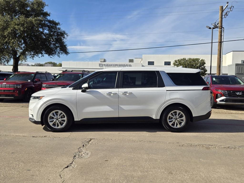 Used 2022 Kia Carnival LX image 4