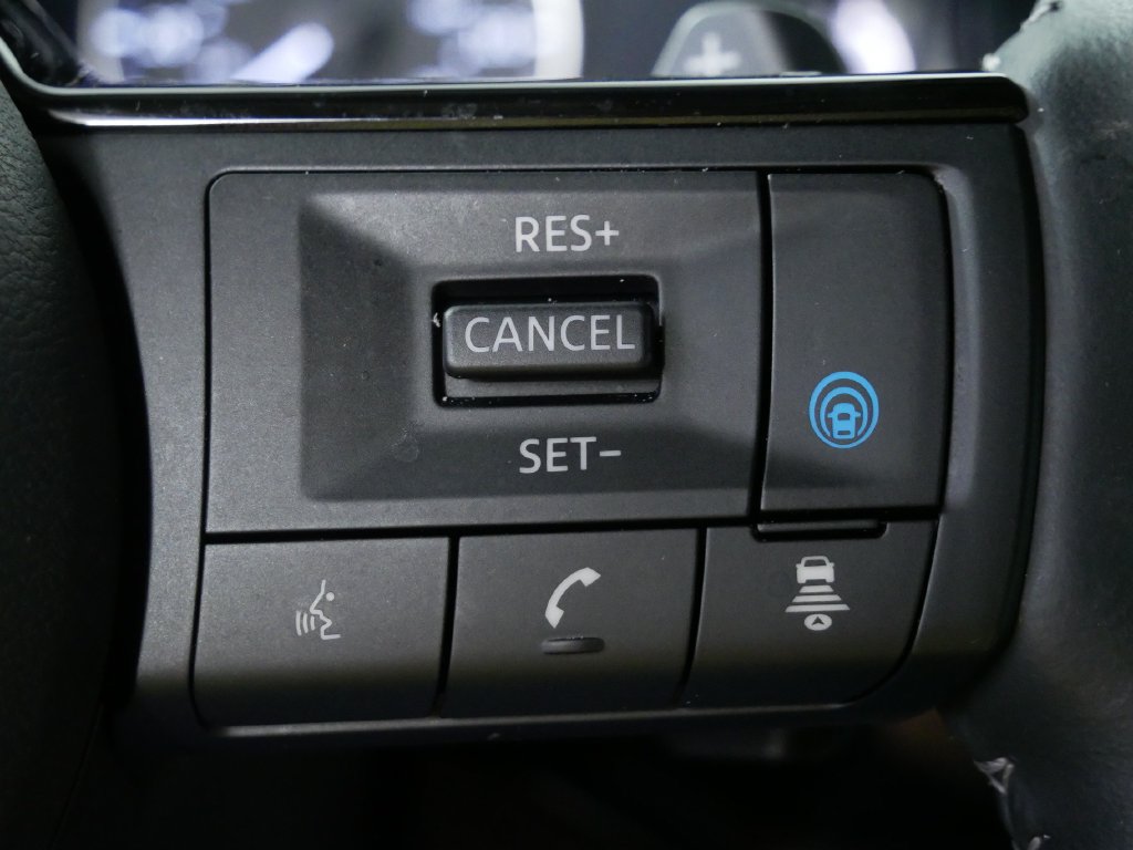 Used 2025 Nissan Pathfinder SL AWD/4WD image 26