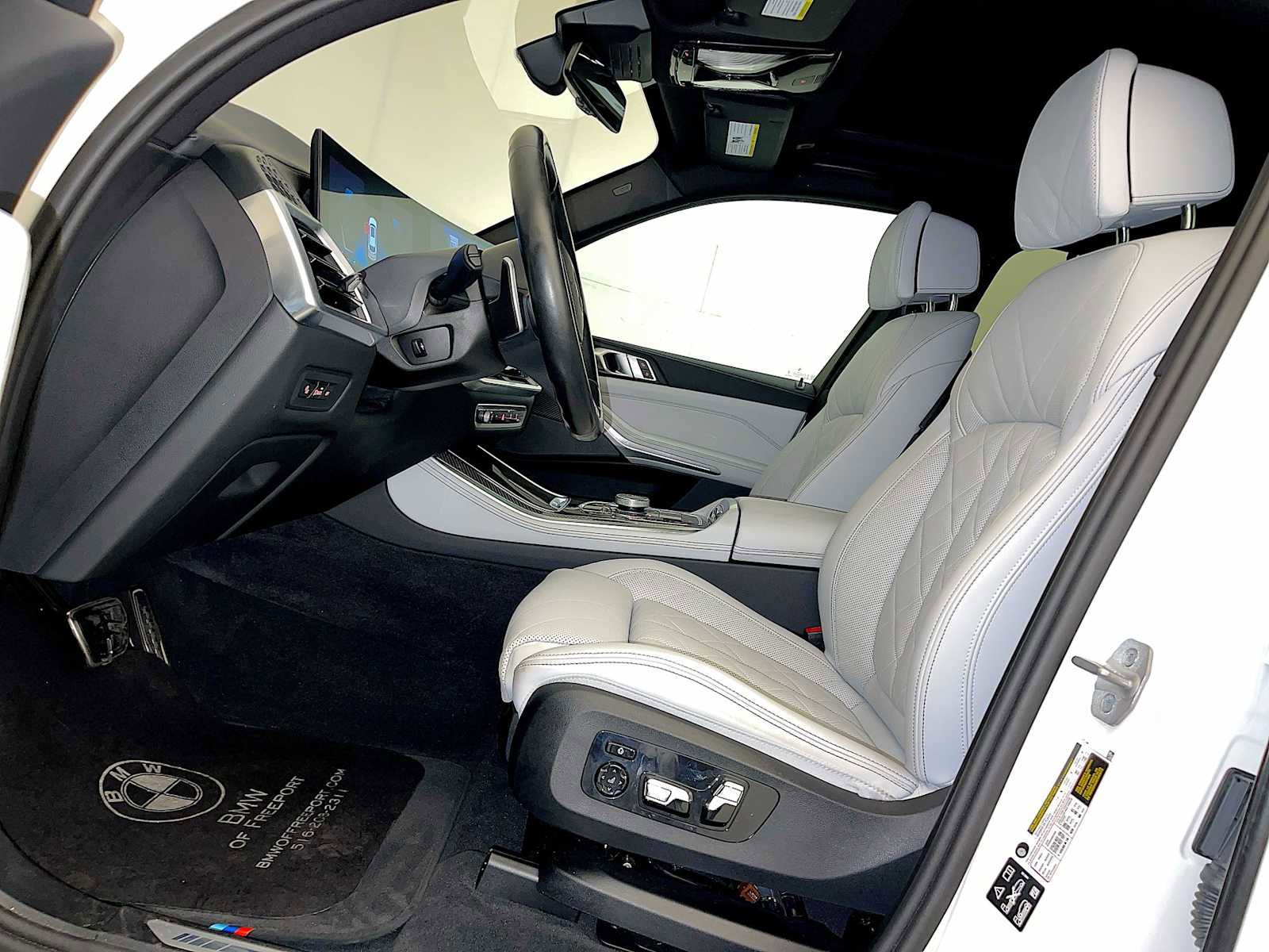 Used 2025 BMW X5 M60i w/ Executive Package image 9