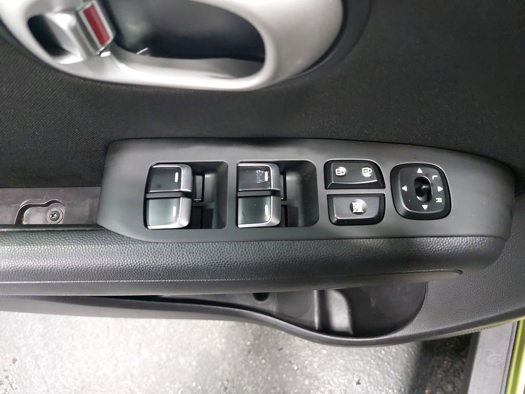 Used 2019 Kia Soul FWD image 26