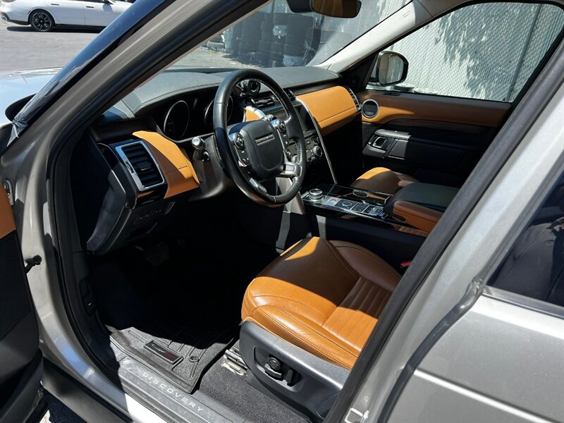Used 2017 Land Rover Discovery HSE Luxury AWD/4WD image 17