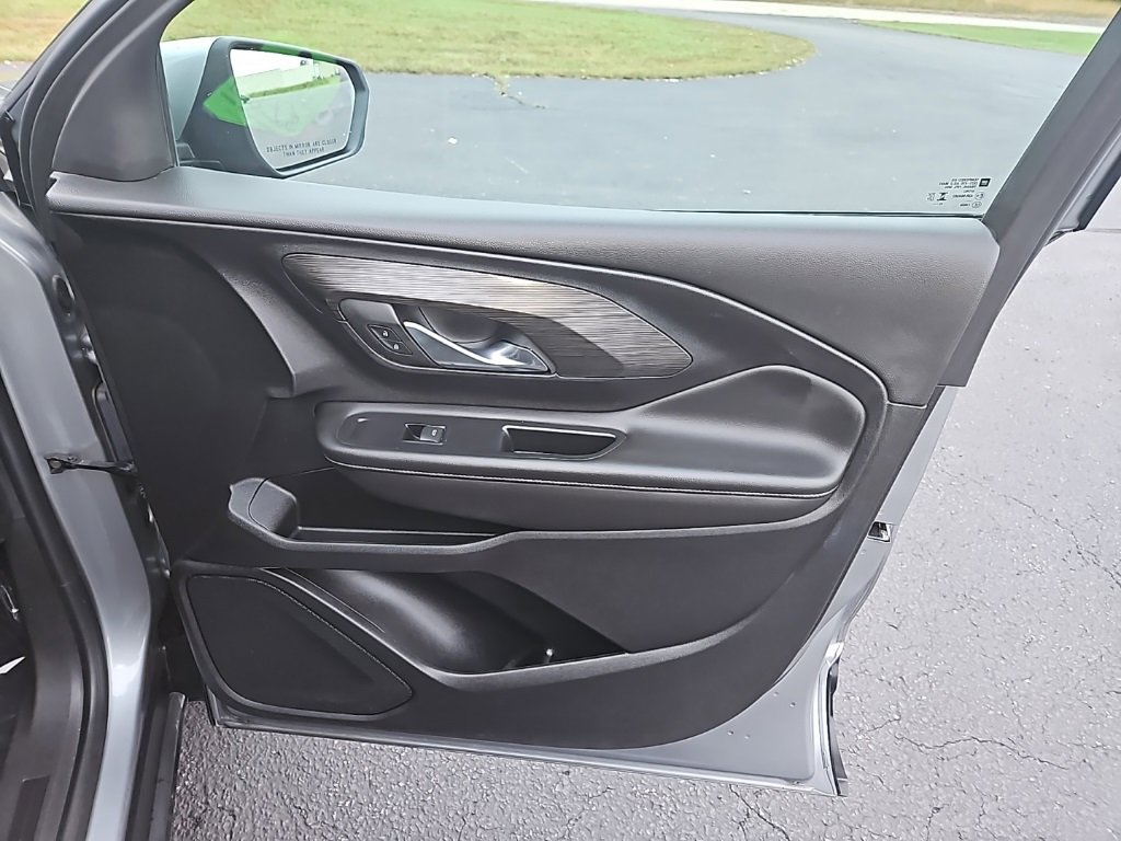 Used 2024 GMC Terrain SLT image 30