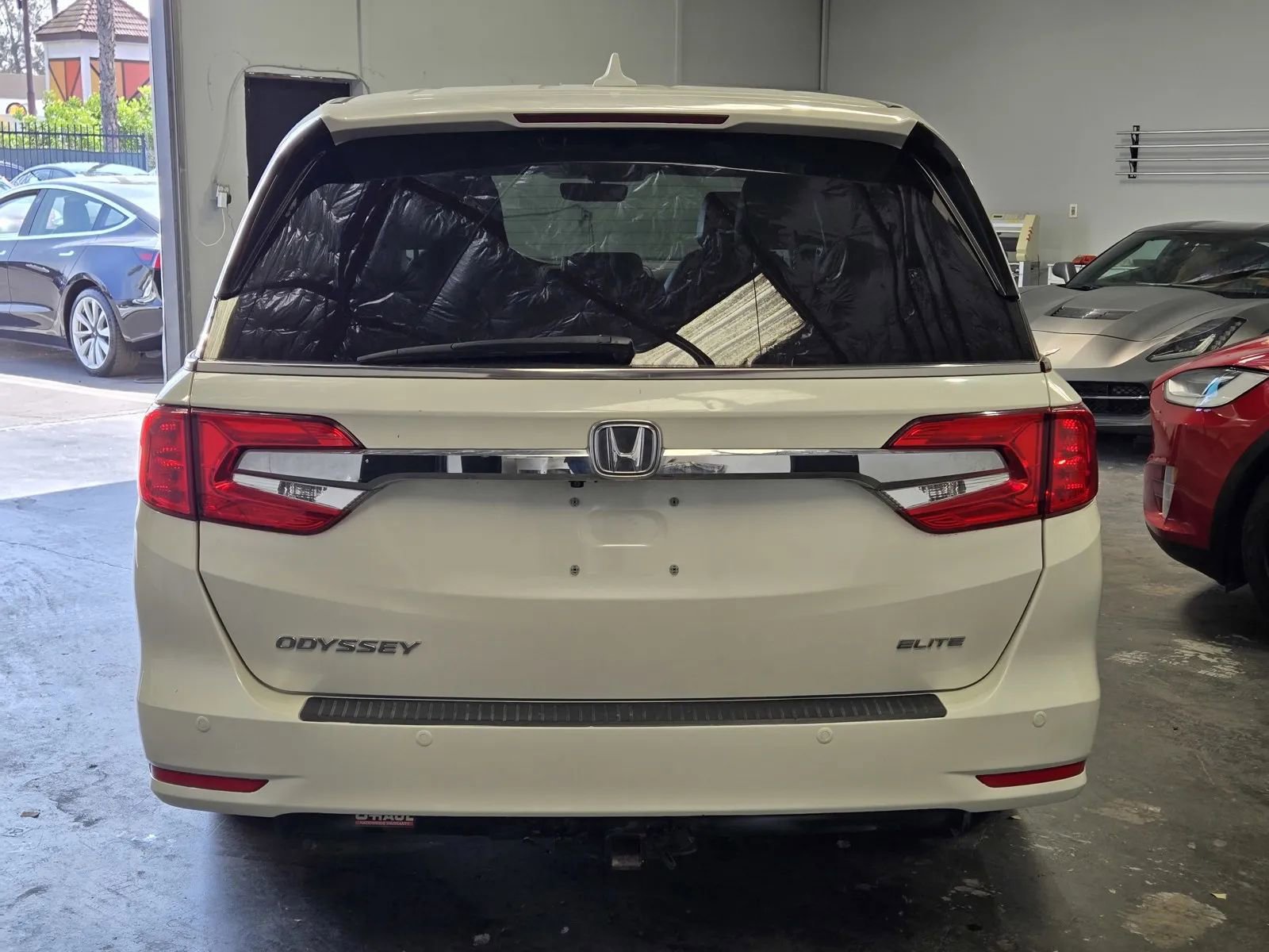Used 2018 Honda Odyssey Elite image 3