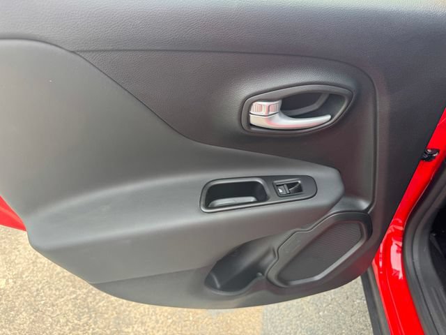 Certified 2023 Jeep Renegade Altitude w/ Convenience Group I AWD/4WD image 18