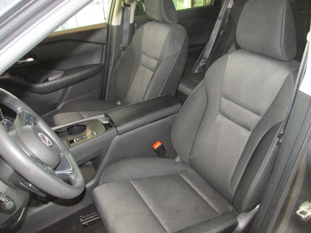 Used 2024 Nissan Rogue SV image 4