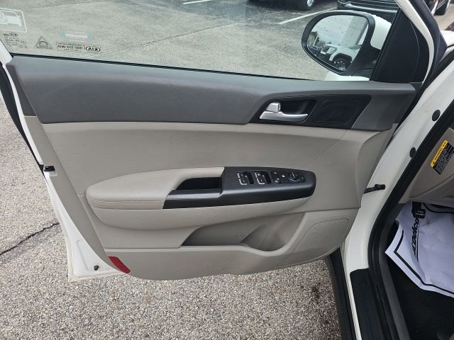 Used 2017 Kia Sportage LX image 31