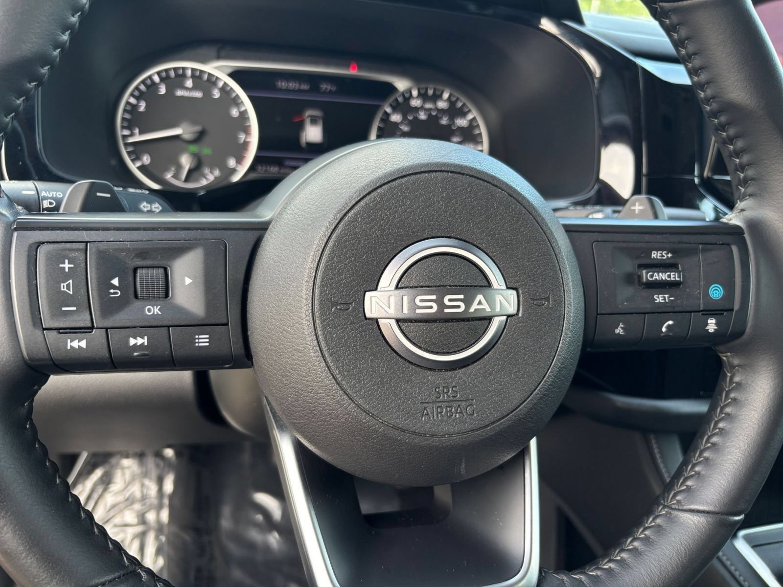 Used 2025 Nissan Pathfinder SV FWD image 30