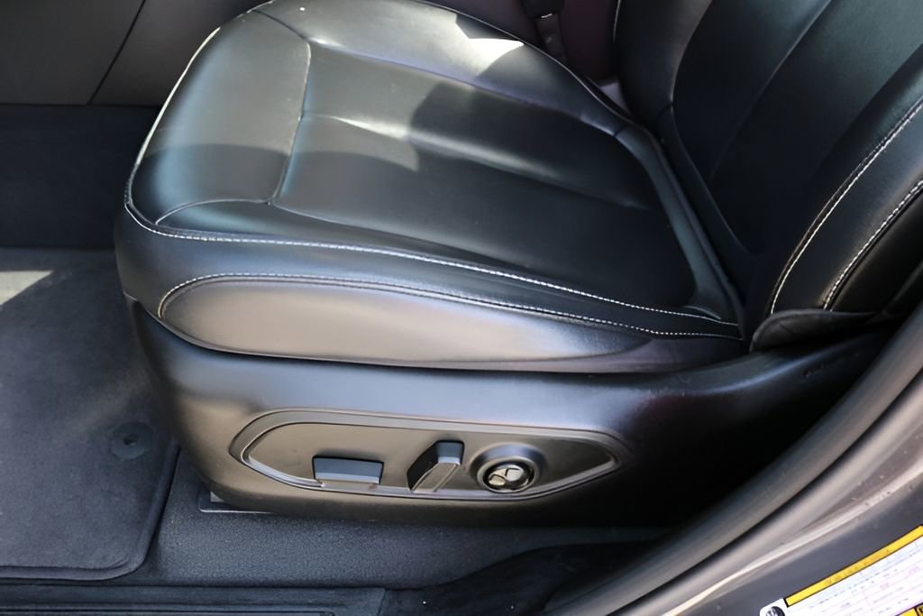 Used 2023 Jeep Grand Cherokee Limited RWD image 12