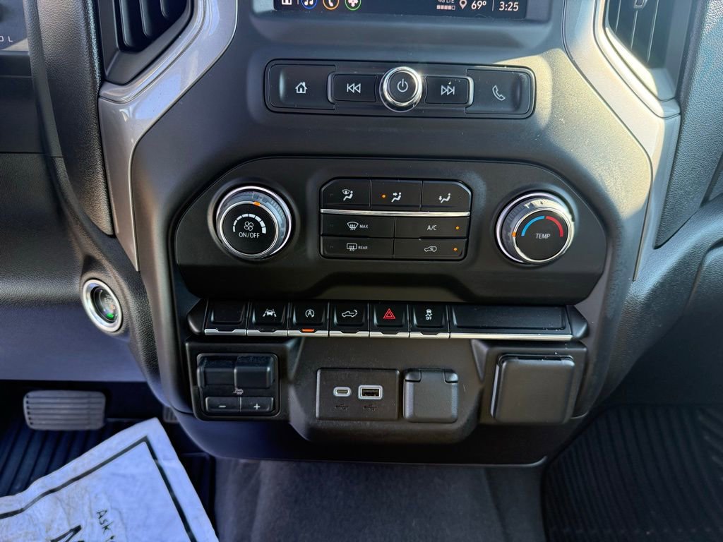 Used 2023 Chevrolet Silverado 1500 Custom image 35