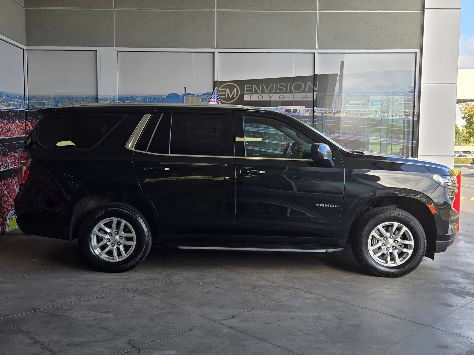 Used 2024 Chevrolet Tahoe LT RWD image 4