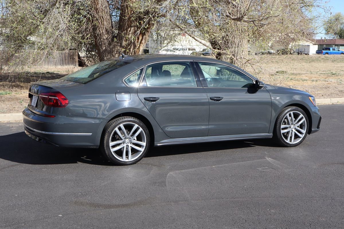 Used 2018 Volkswagen Passat 2.0T R-Line image 4