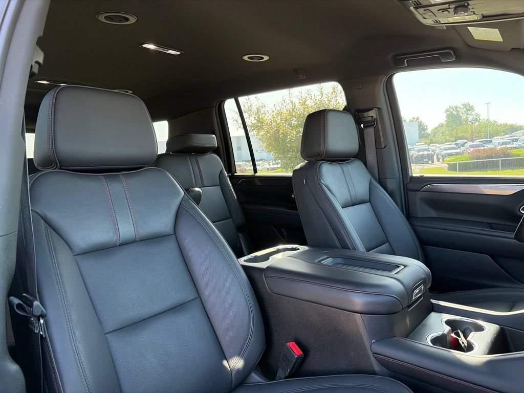 Used 2024 Chevrolet Suburban RST w/ Luxury Package AWD/4WD image 31