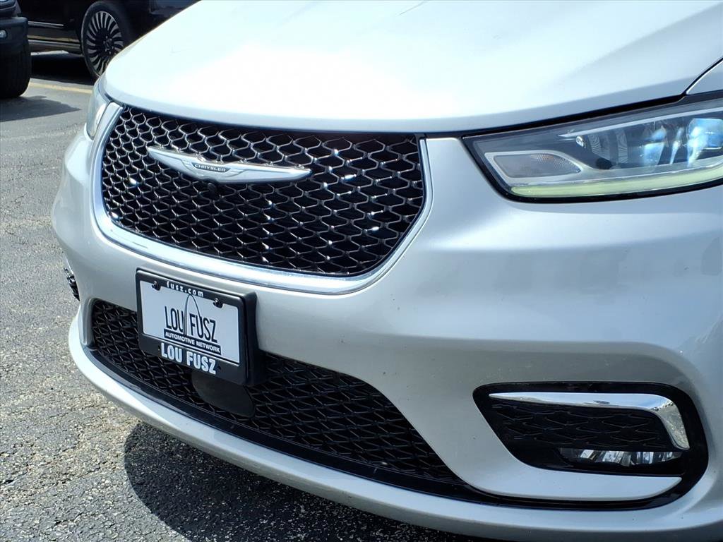 Used 2024 Chrysler Pacifica Touring-L image 36