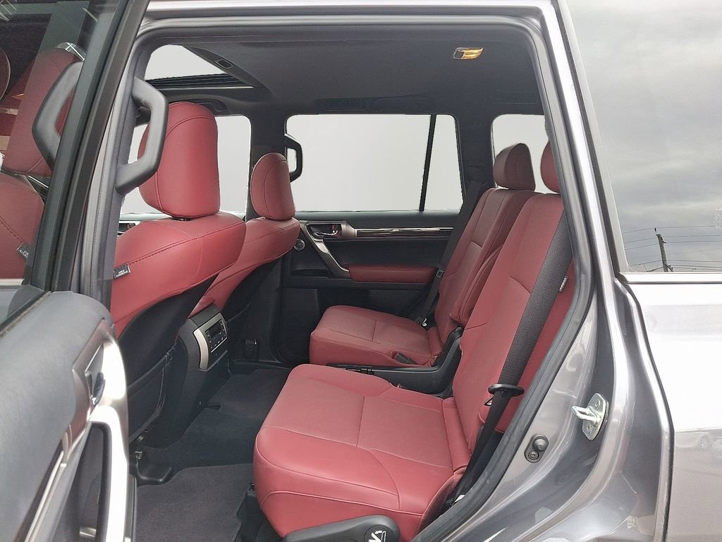 Used 2023 Lexus GX 460 Premium w/ Accessory Package image 8