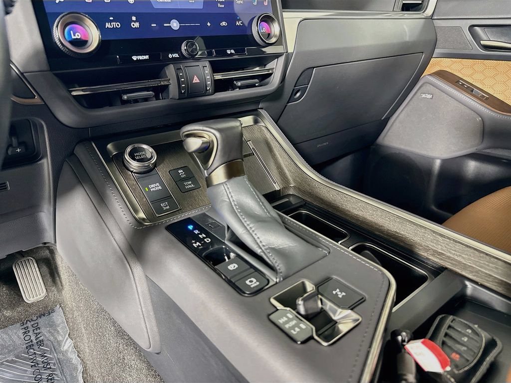 Used 2024 Lexus GX 550 w/ Accessory Package (Z1) AWD/4WD image 19
