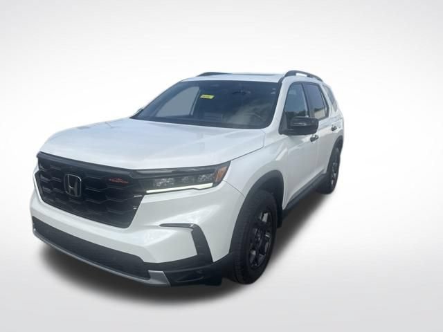 Used 2025 Honda Pilot TrailSport image 1