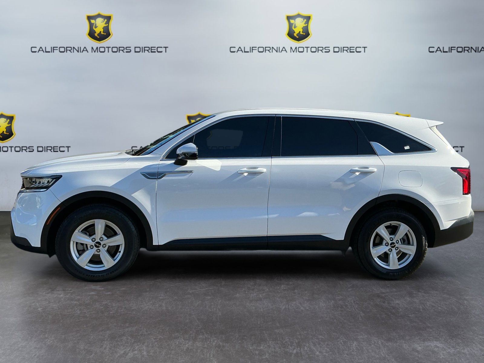Used 2023 Kia Sorento LX image 8