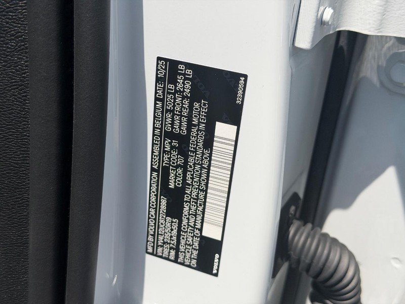 Certified 2026 Volvo XC40 B5 Plus AWD/4WD image 24