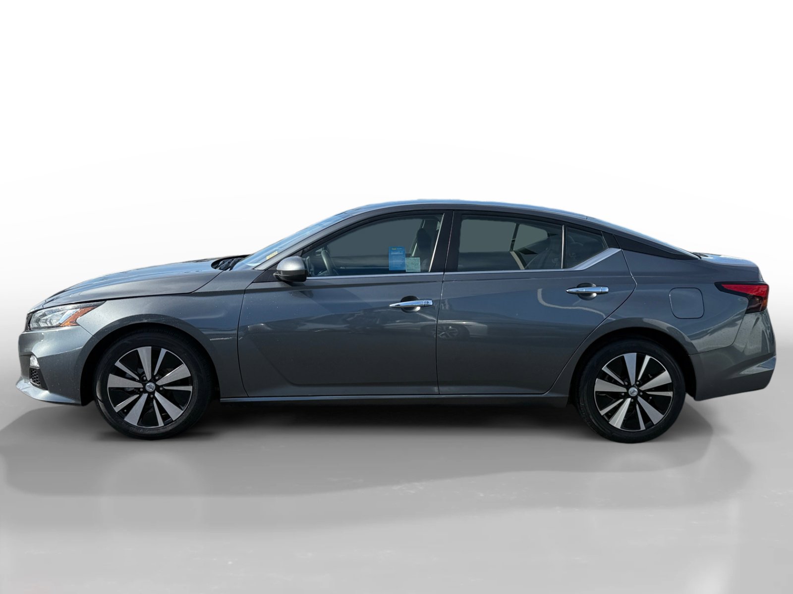 Used 2021 Nissan Altima 2.5 SV image 2