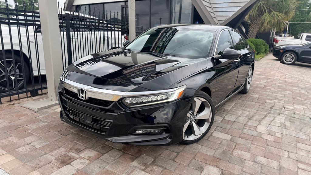 Used 2018 Honda Accord Touring image 2