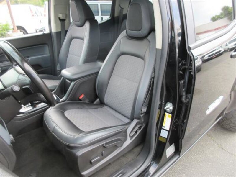 Used 2016 Chevrolet Colorado Z71 w/ Z71 Midnight Edition RWD image 11