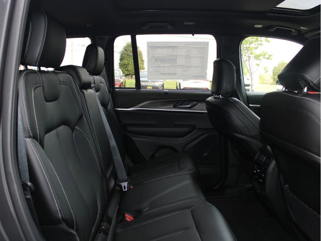 New 2025 Jeep Grand Cherokee Limited w/ Luxury Tech Group II image 29