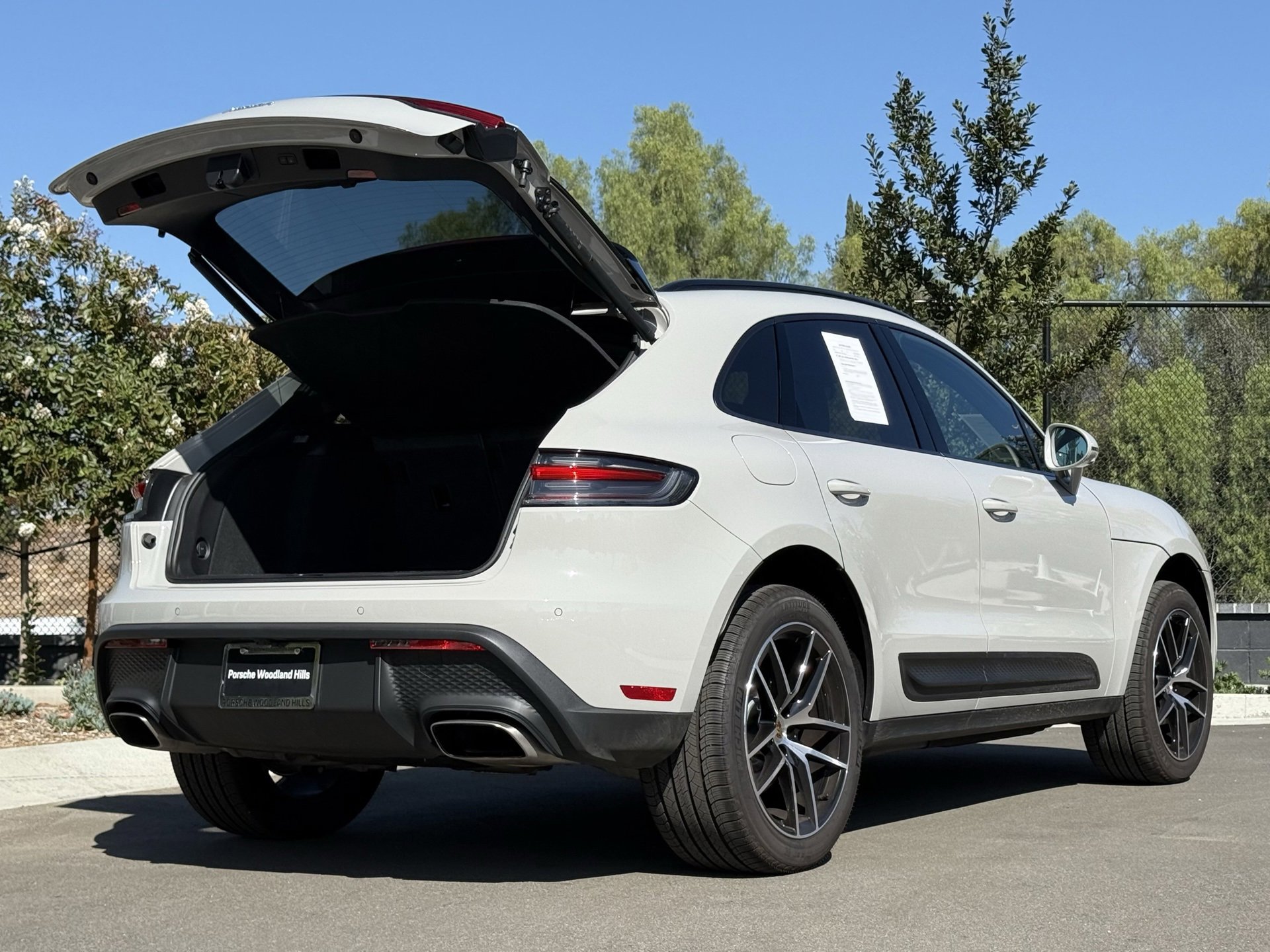 Used 2025 Porsche Macan image 32