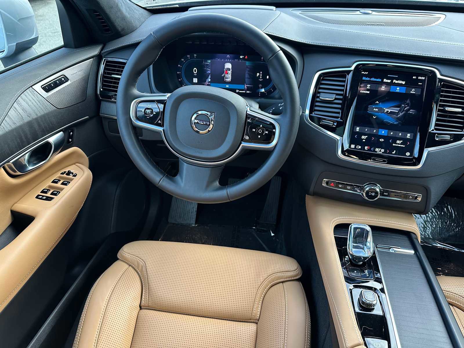 Used 2025 Volvo XC90 B6 Ultra w/ Lounge Package image 18