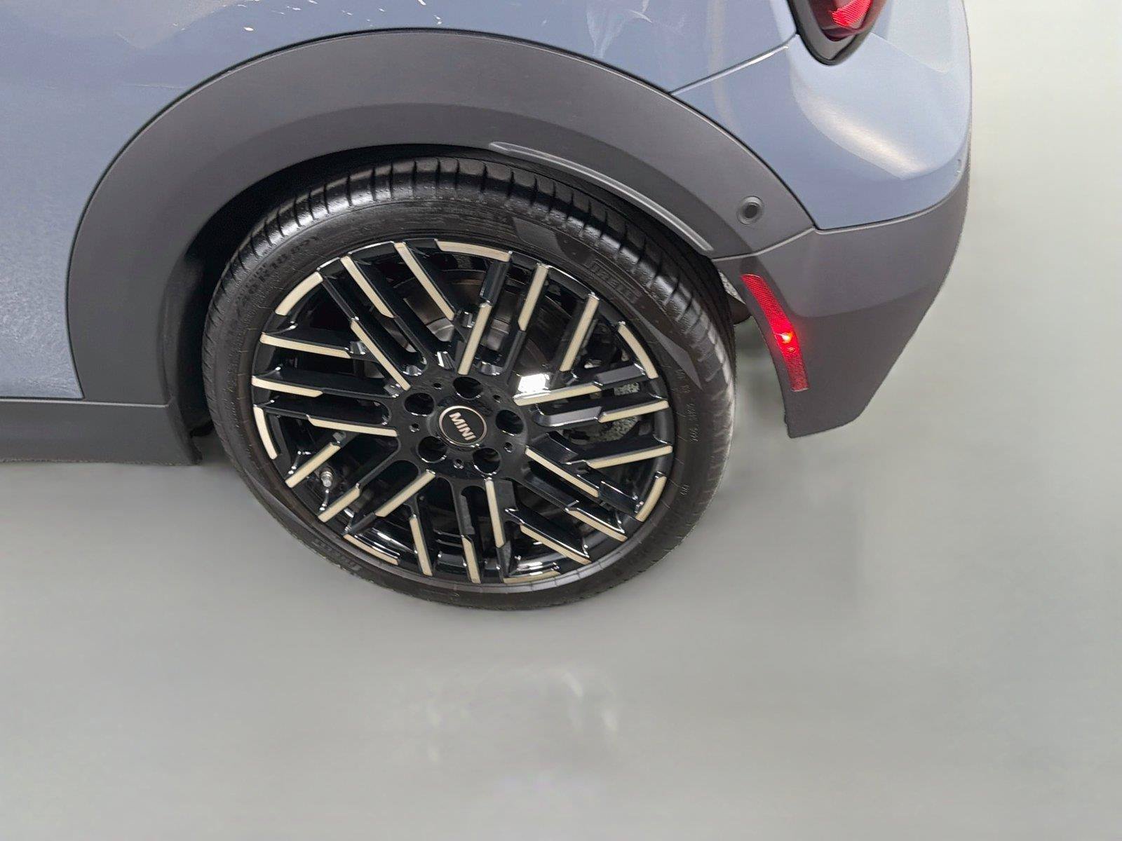 Used 2025 MINI Cooper S FWD image 29