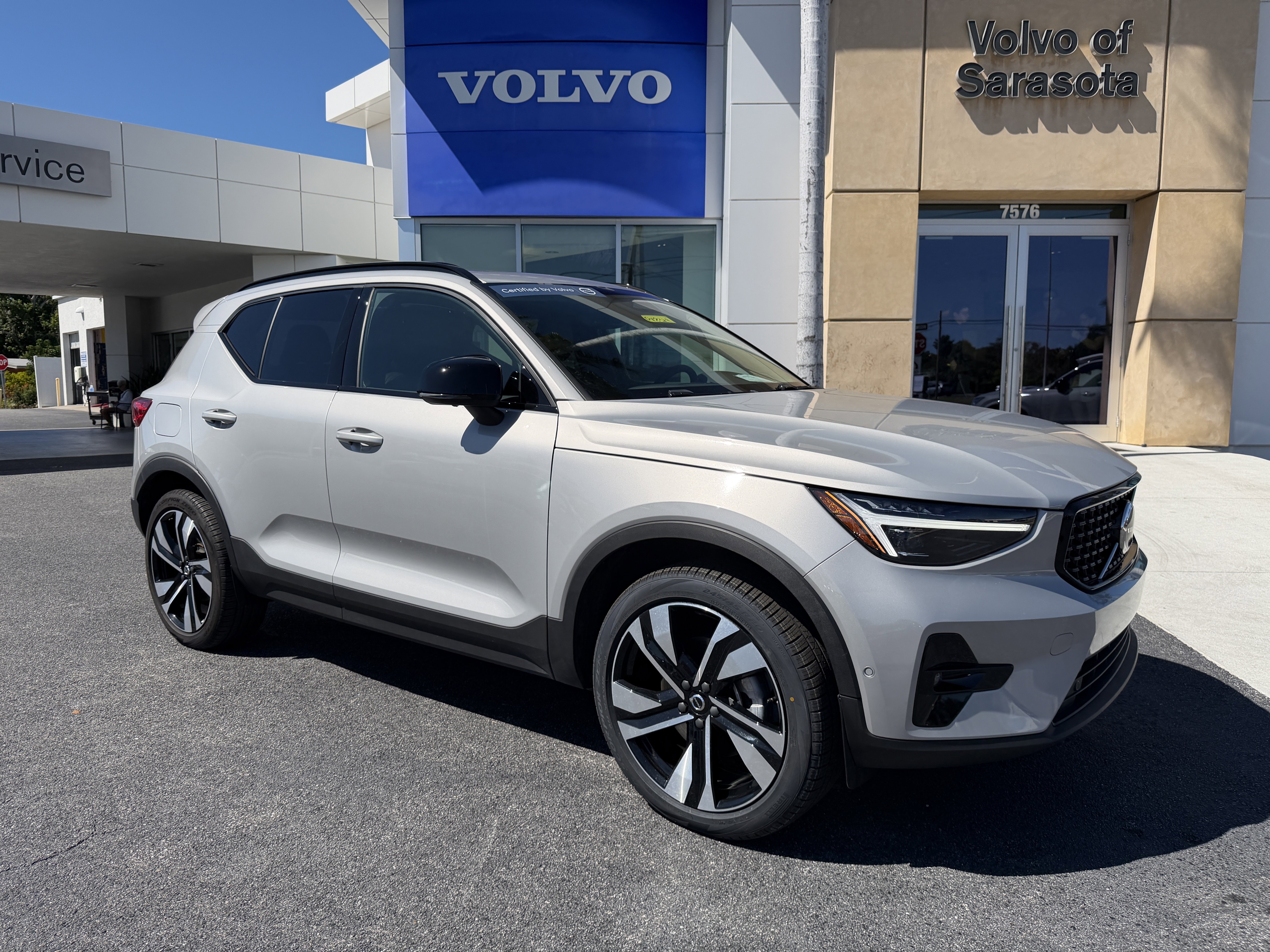 Certified 2024 Volvo XC40 B5 Plus w/ Protection Package Premier
