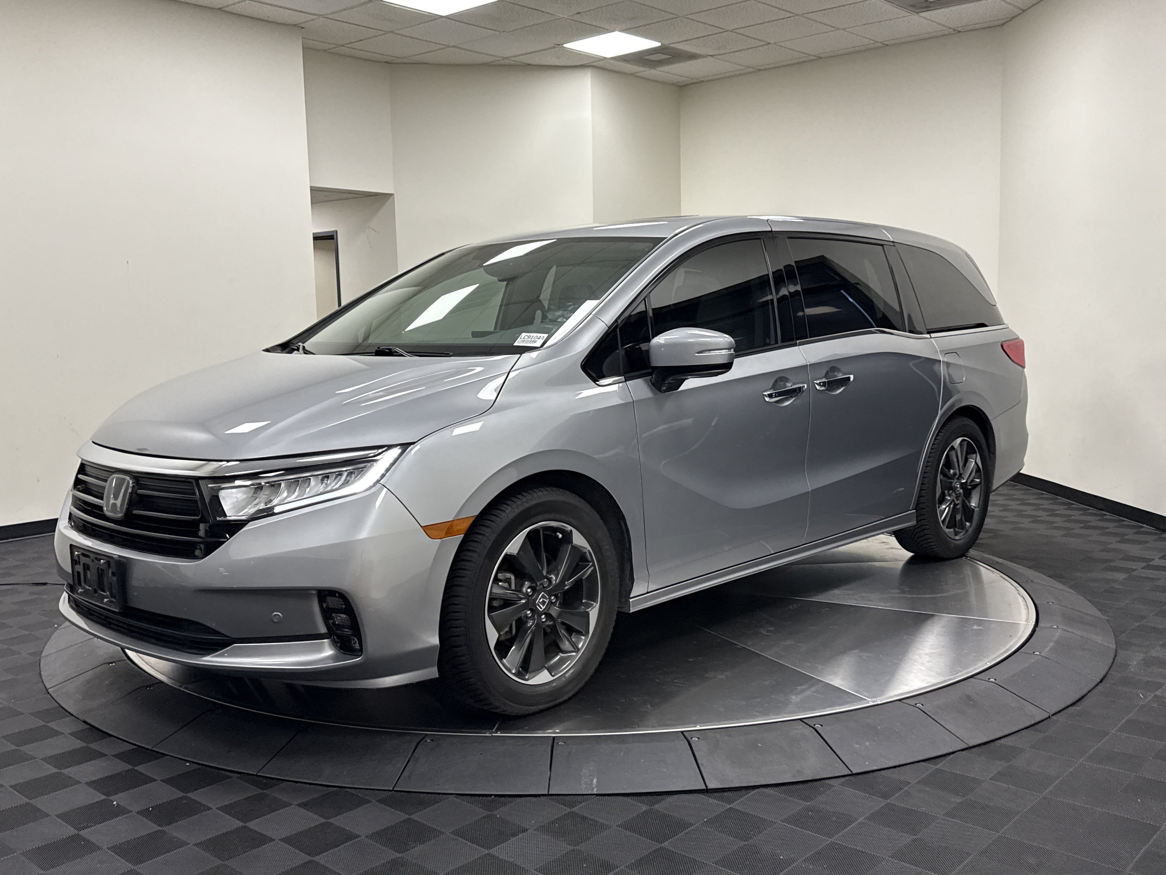 Used 2024 Honda Odyssey Elite image 3