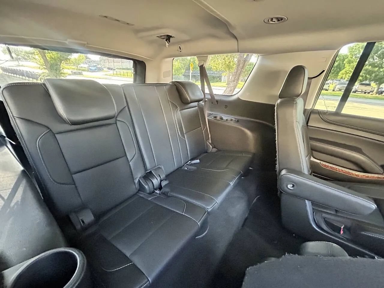 Used 2017 Chevrolet Suburban Premier RWD image 16
