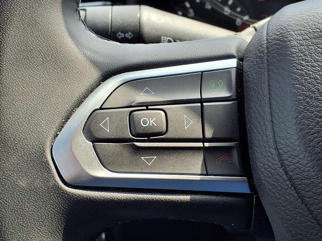 Used 2024 Jeep Compass Latitude image 30