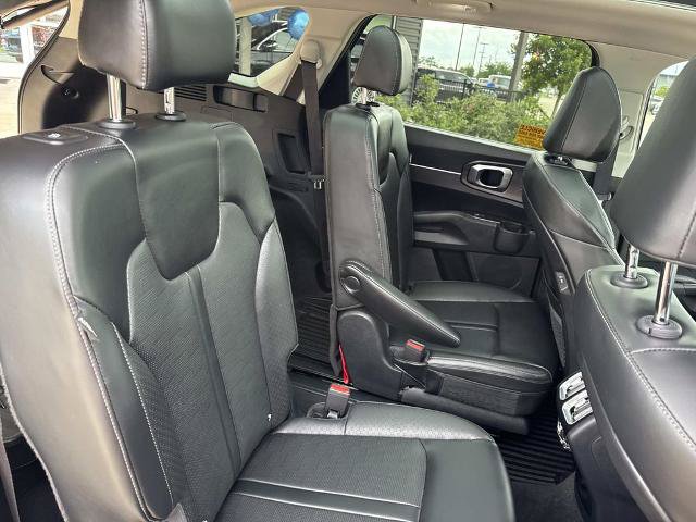 Used 2025 Kia Sorento EX w/ Panoramic Sunroof Package FWD image 13